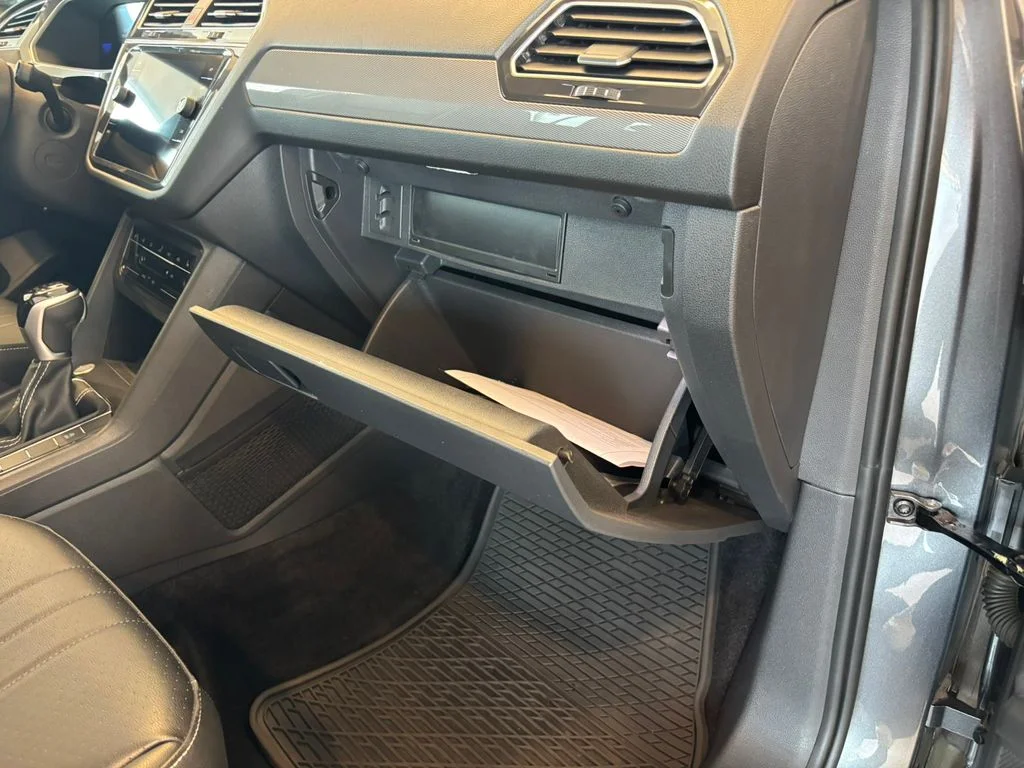 Used 2023  Volkswagen 2.0T SE image 25