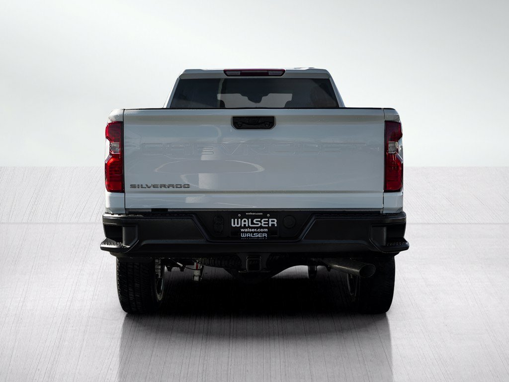 New 2026 Summit White Chevrolet WT image 4