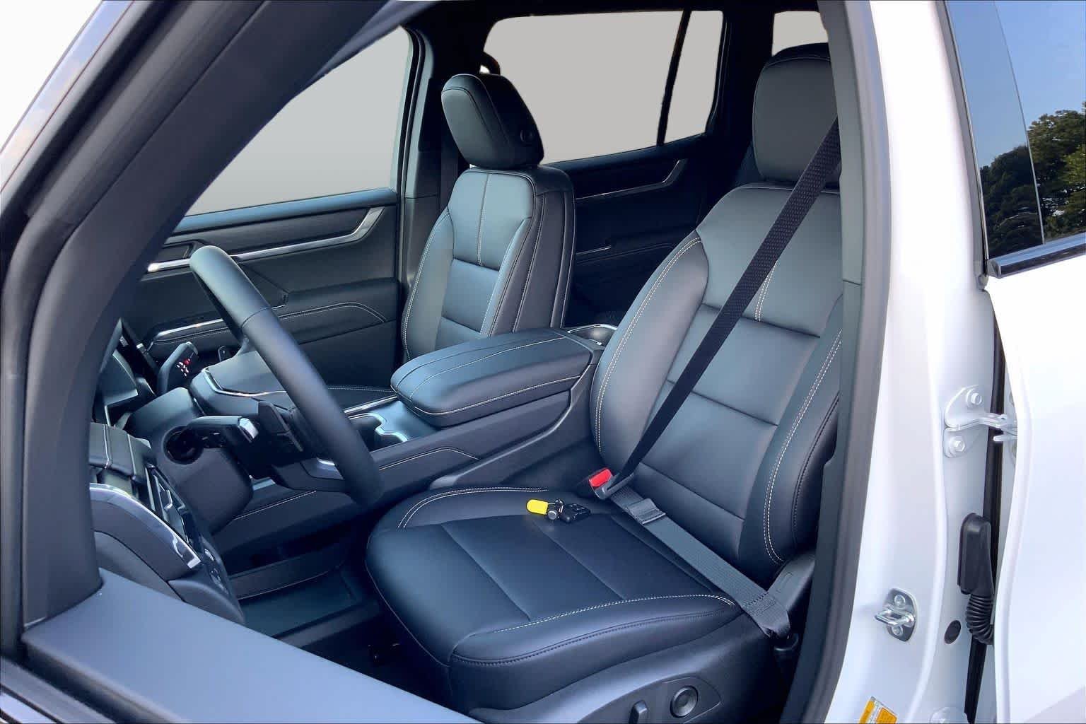 New 2027 Summit White GMC Elevation image 8