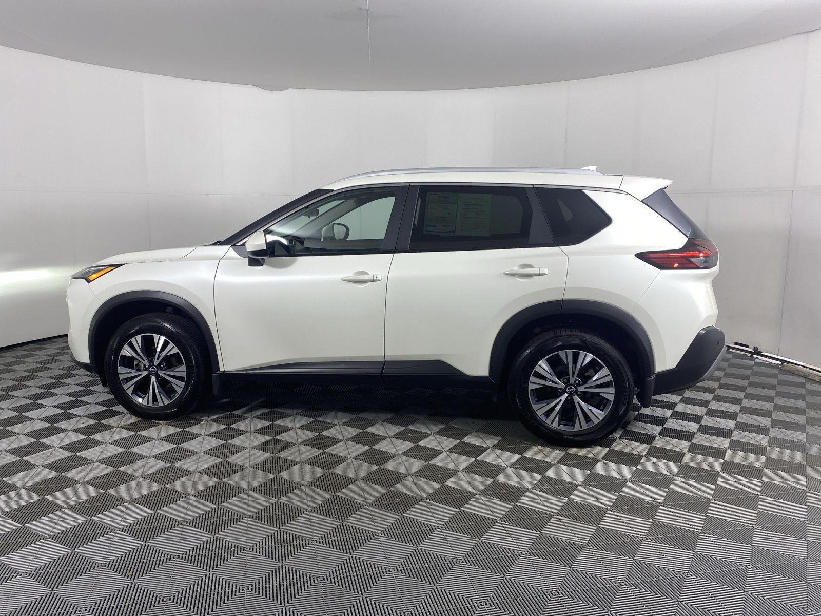 Used 2023 Pearl White Tricoat Nissan SV image 4