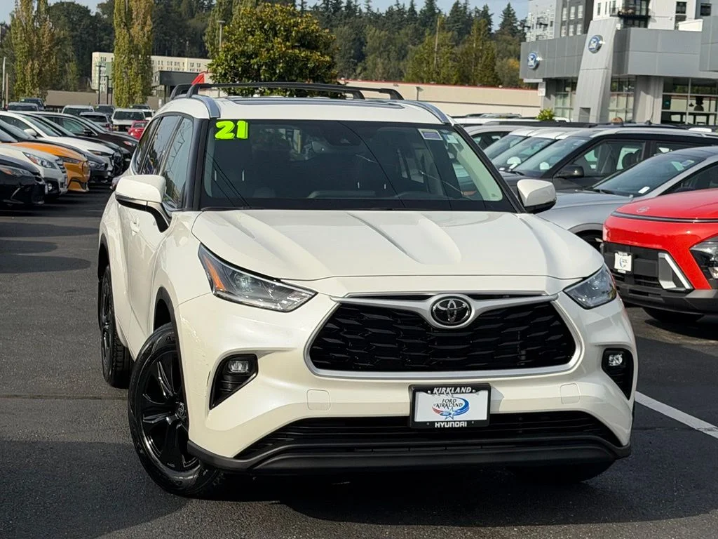 Used 2021 Blizzard Pearl Toyota XLE image 1