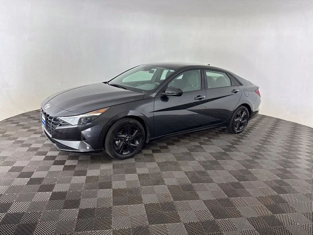 Used 2022 Gray Hyundai SEL image 3