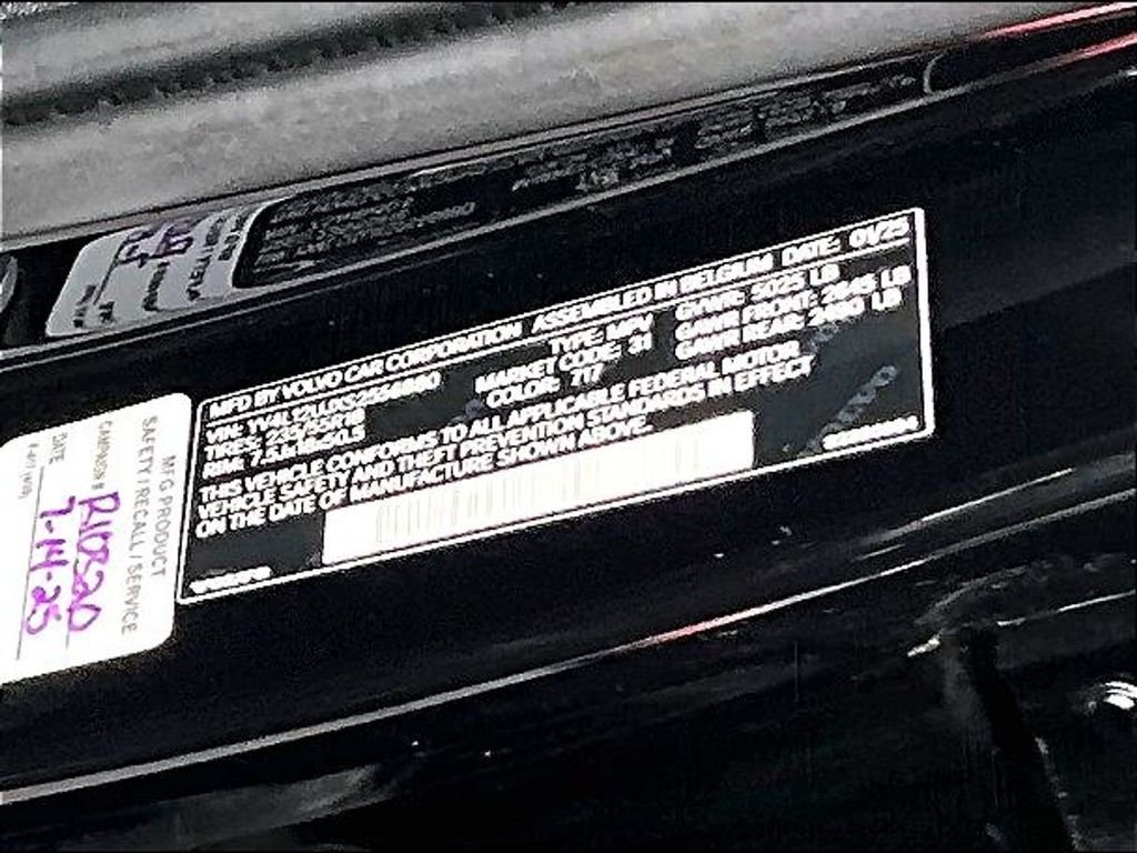 Used 2025 Black Volvo B5 Core image 33