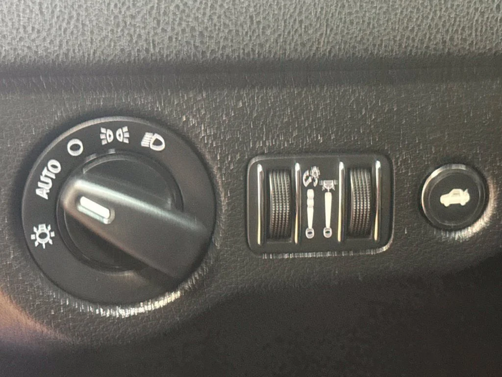 Used 2019 Indigo Blue Dodge SXT image 23
