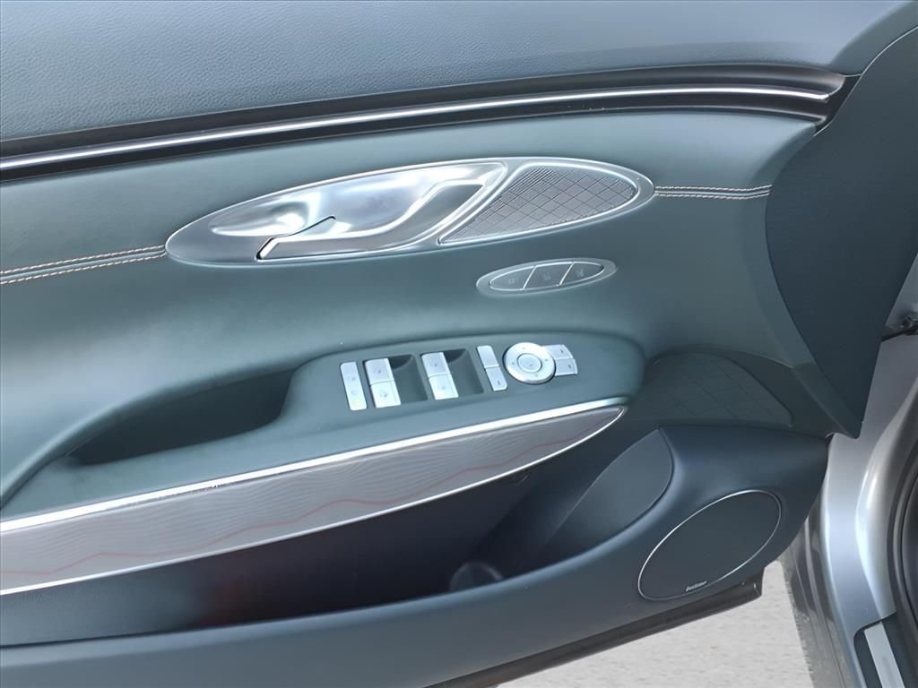 2022 GENESIS GV70 Standard - Photo 16