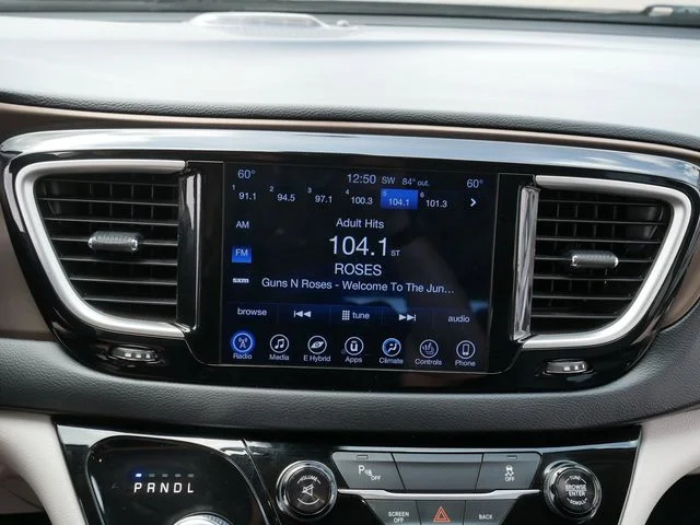 Used 2017 Silver Chrysler Premium image 31