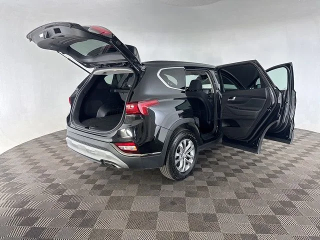 Used 2019 Black Hyundai SE image 16