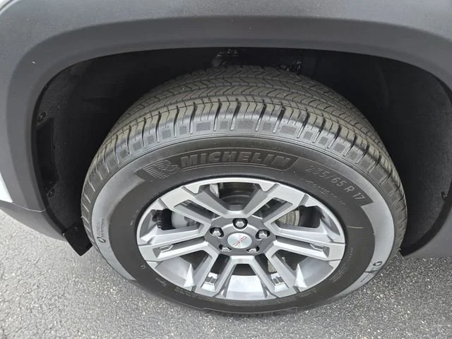 Used 2025 Summit White GMC Elevation image 24