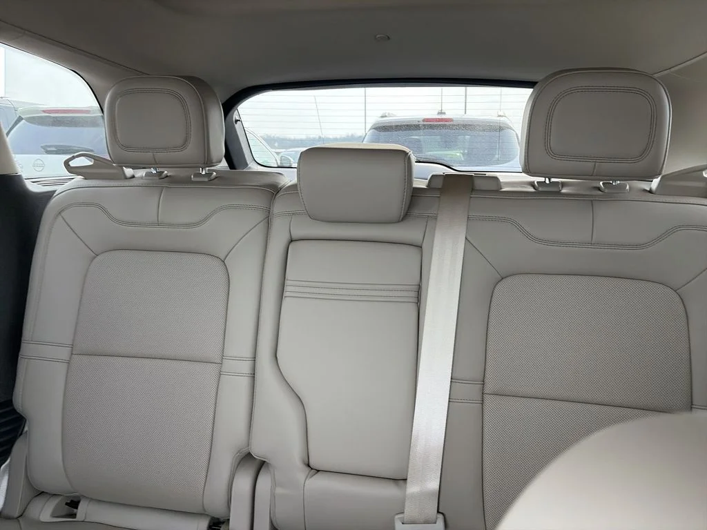 Used 2022 Red Lincoln Reserve image 23