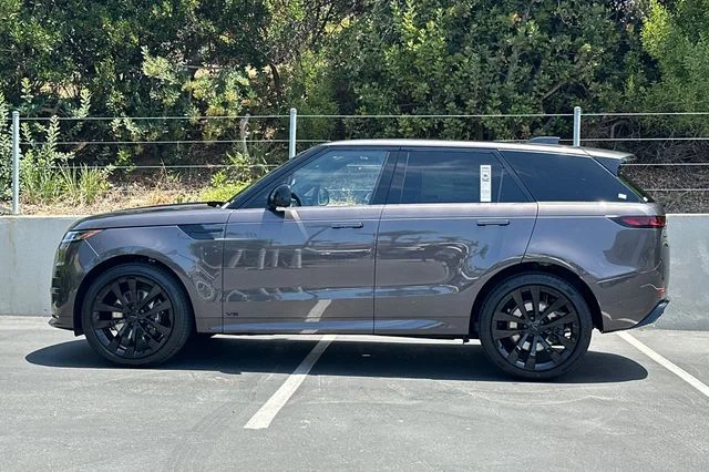 New 2026 Charente Grey Land Rover Dynamic SE image 2