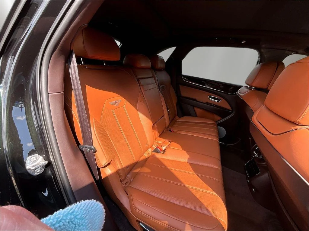 Used 2021 Midnight Emerald Bentley V8 image 25