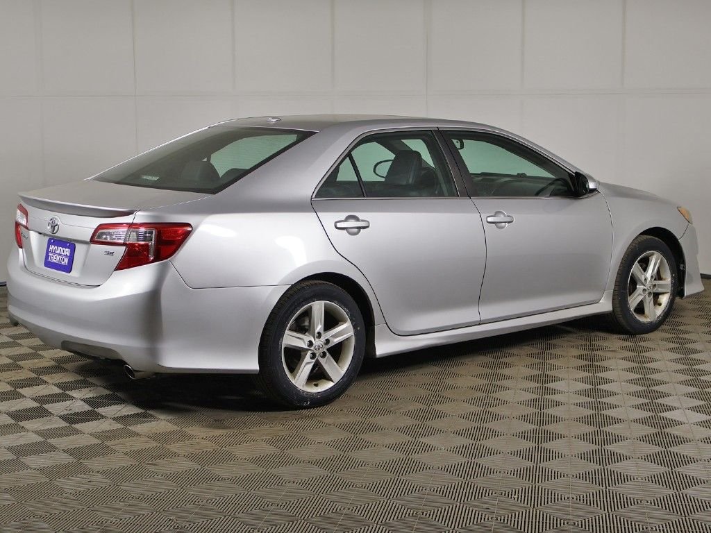 Used 2013 Silver Toyota SE image 9