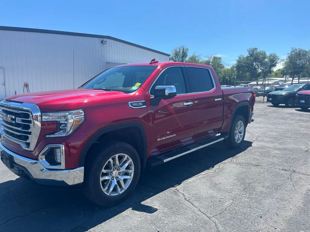 Used 2020 Quartz GMC SLT image 2