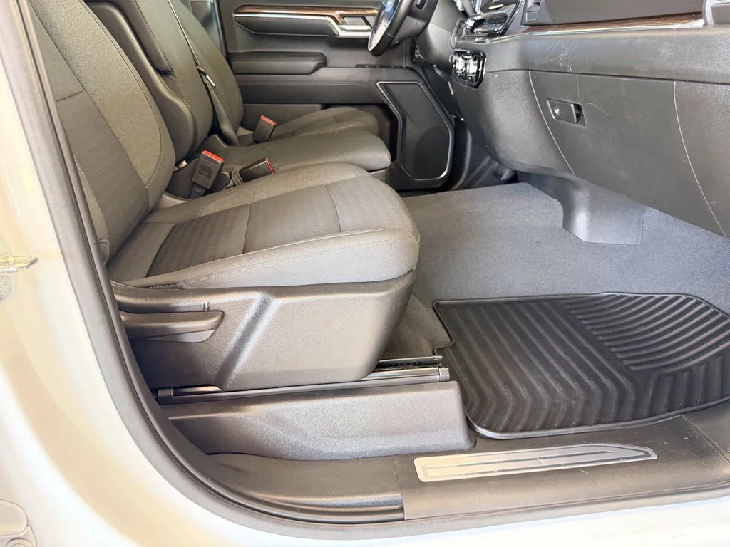 Used 2023 White GMC Elevation image 36