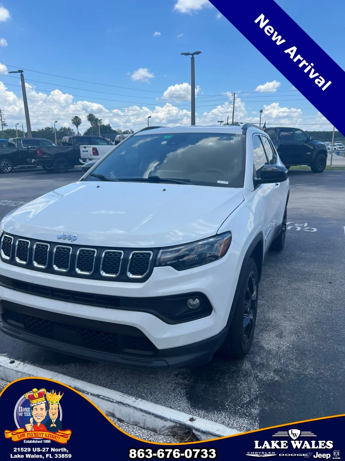 Used 2023 White Jeep Latitude Lux image 7