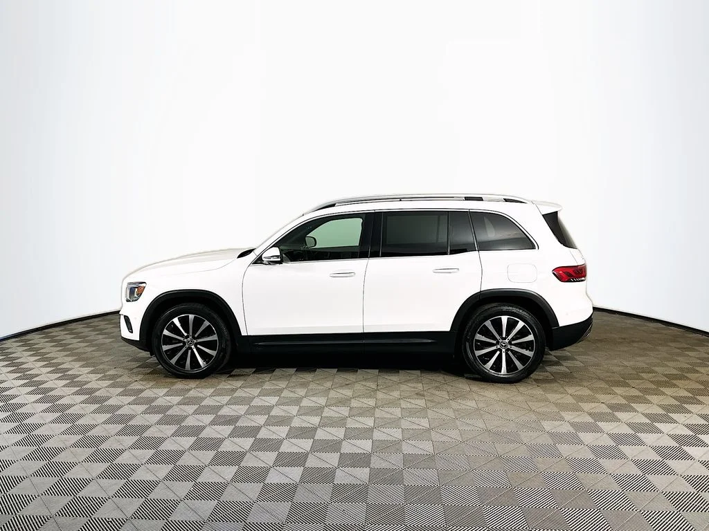 Used 2022 White Mercedes-Benz GLB 250 image 4