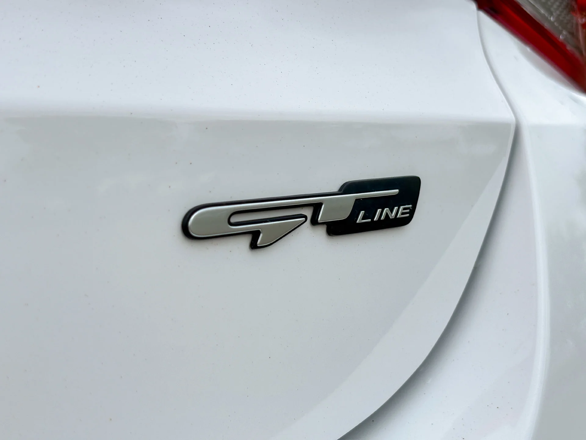Used 2022 White Kia GT-Line image 11