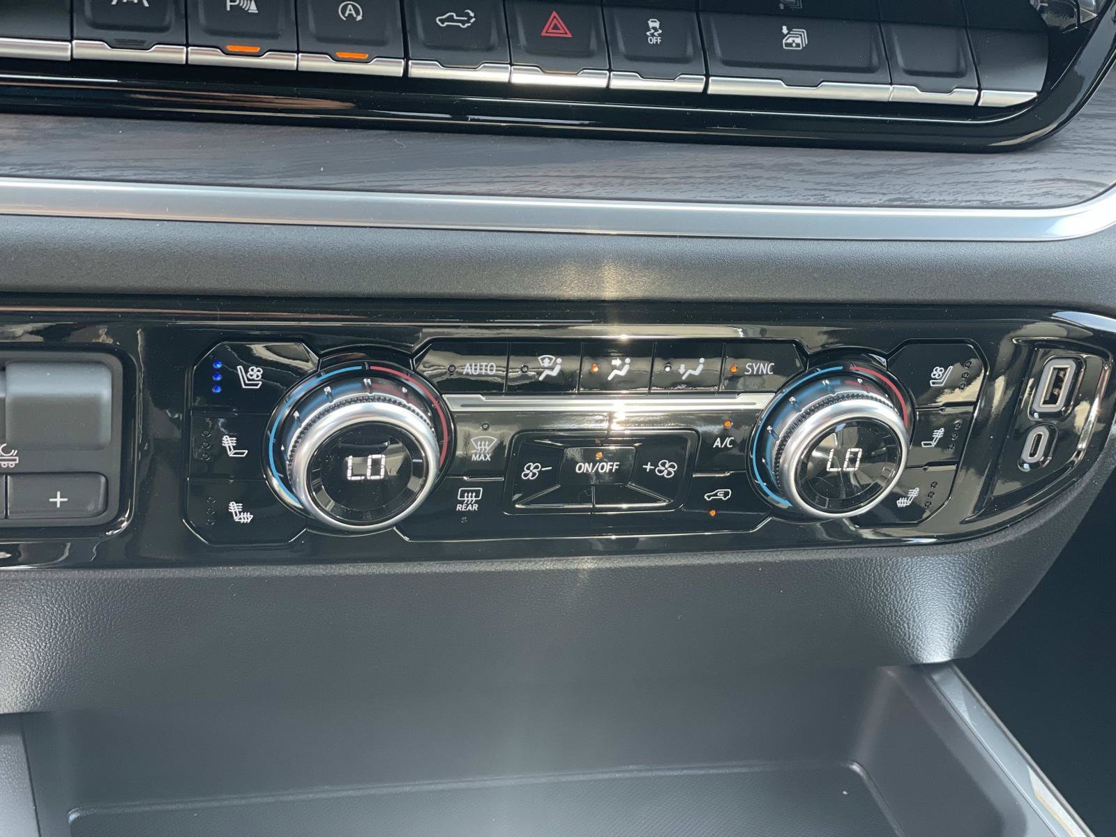 2026 GMC Sierra 1500 SLT - Photo 16