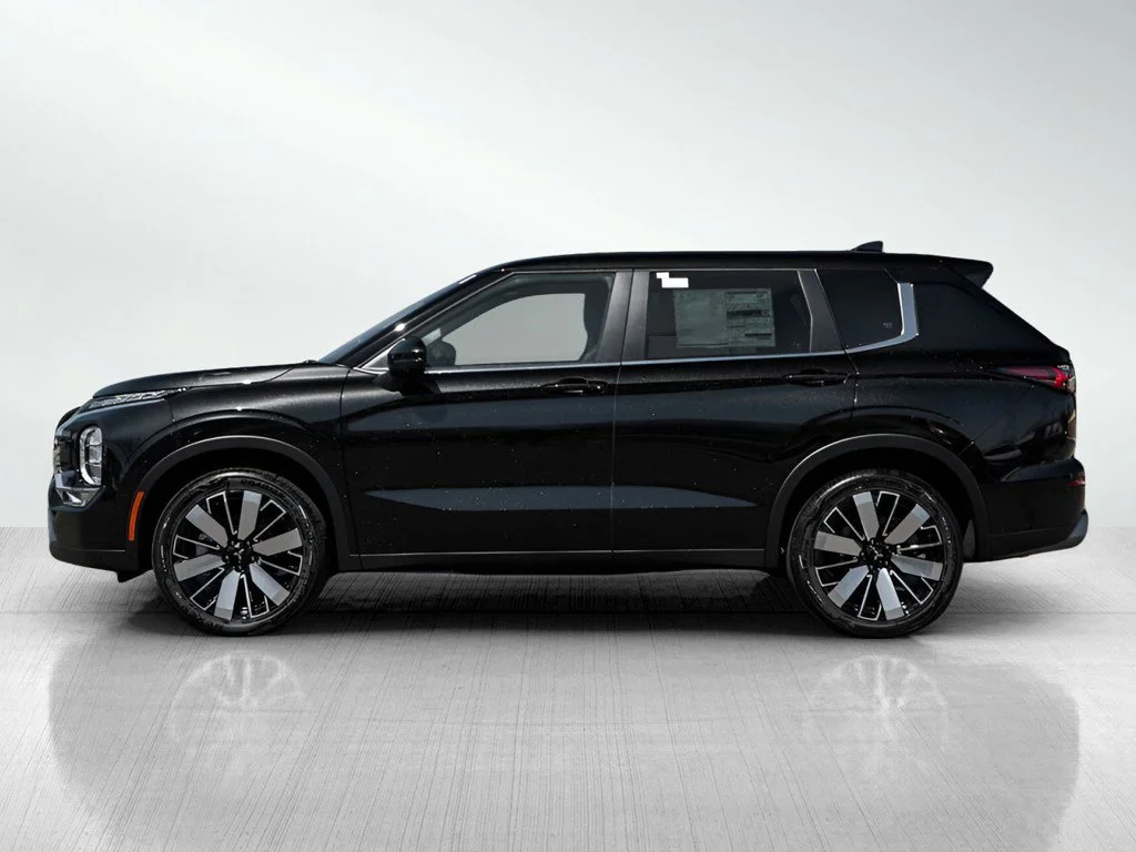 New 2026 Black Diamond Mitsubishi SE image 4