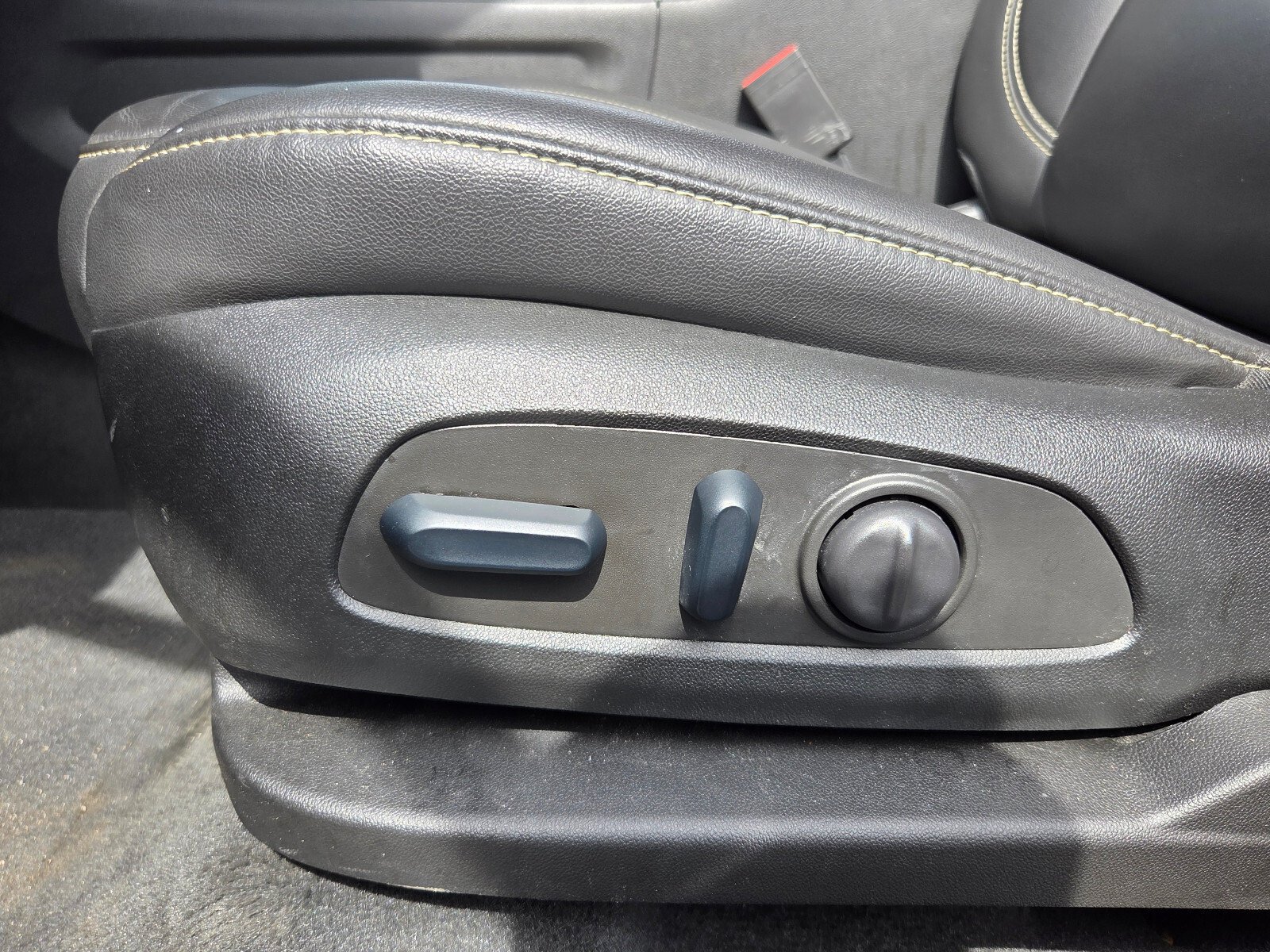 Used 2023 Mosaic Black Metallic Chevrolet LT Leather image 8