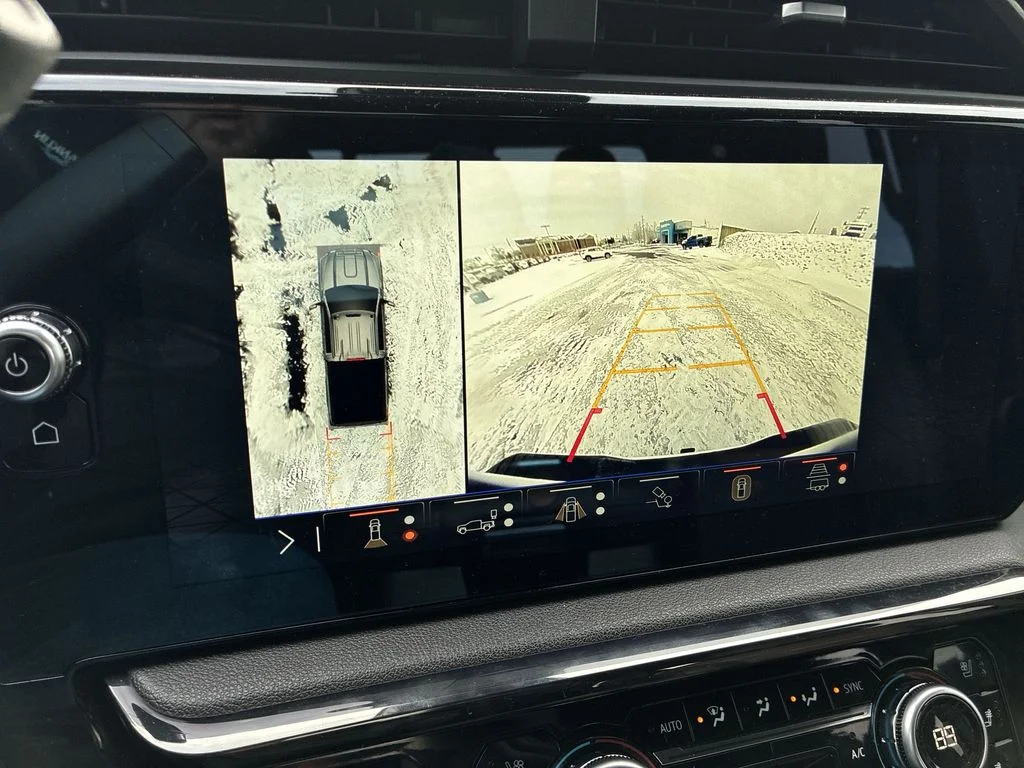Used 2024 White GMC AT4 image 16