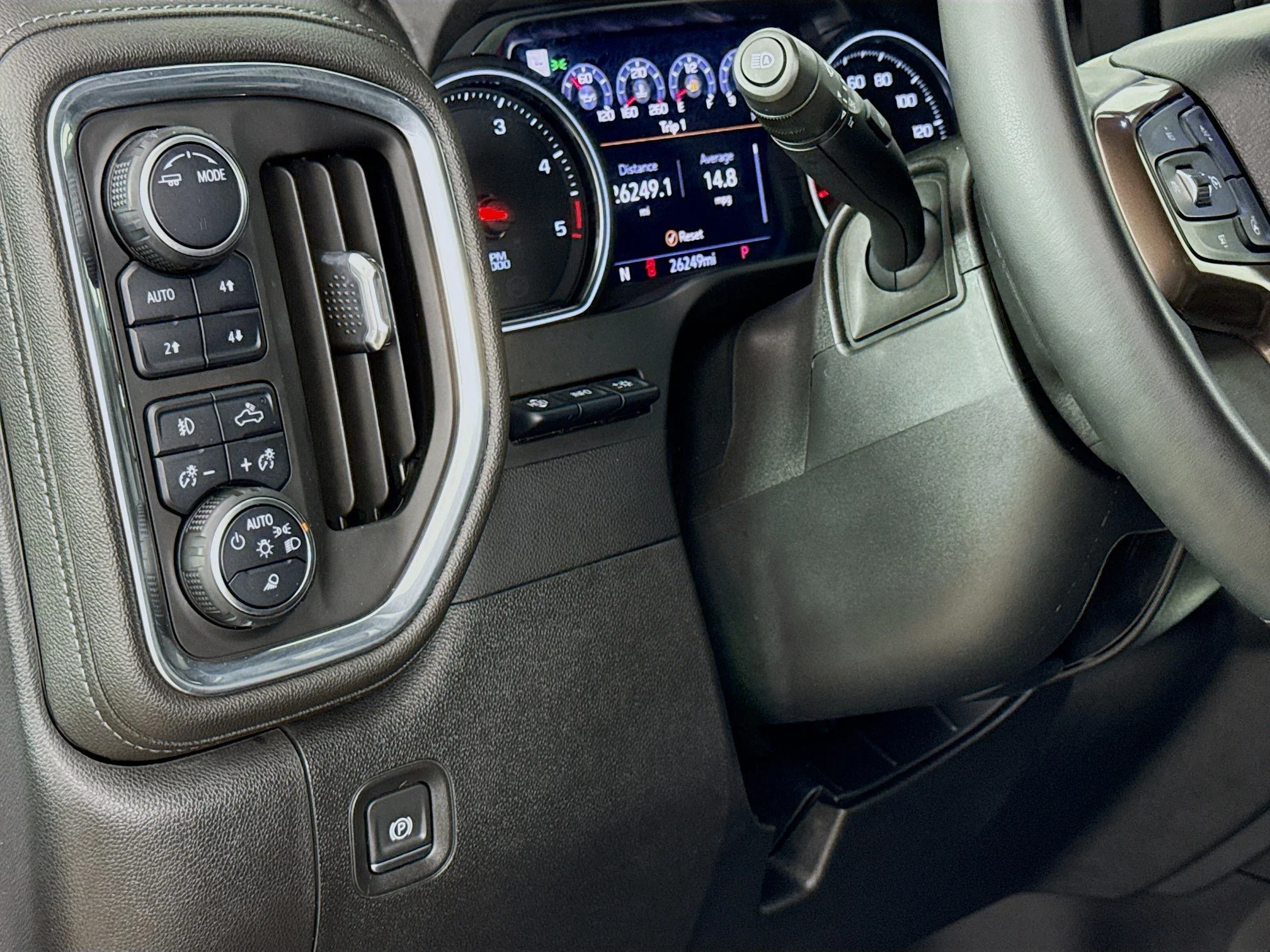 Used 2023 Iridescent Pearl Tricoat Chevrolet High Country image 12