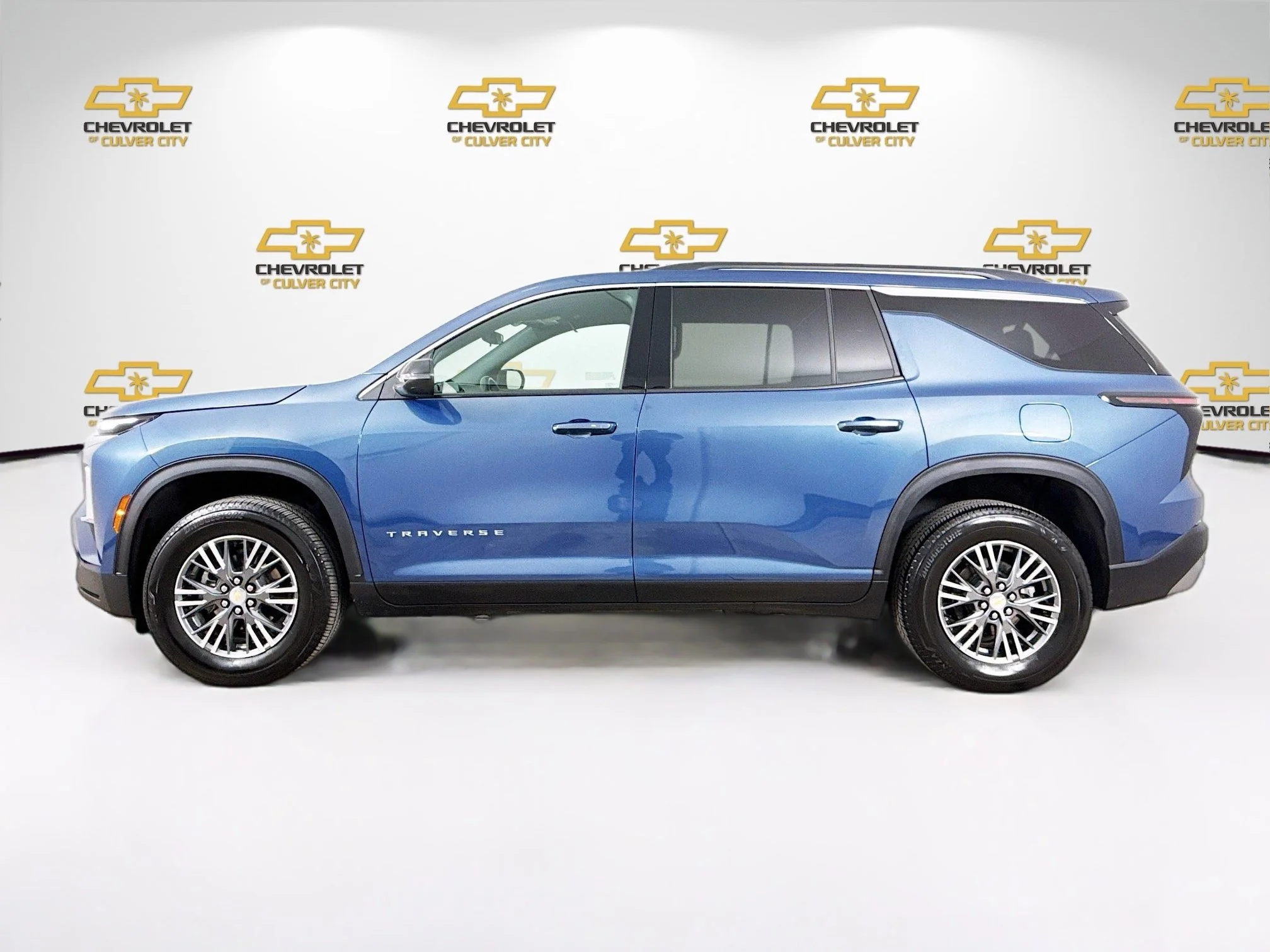 Used 2025 Lakeshore Blue Metallic Chevrolet LT image 5