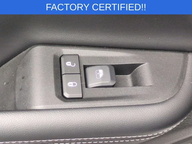 Used 2025 White/off-white Jeep Laredo X image 29