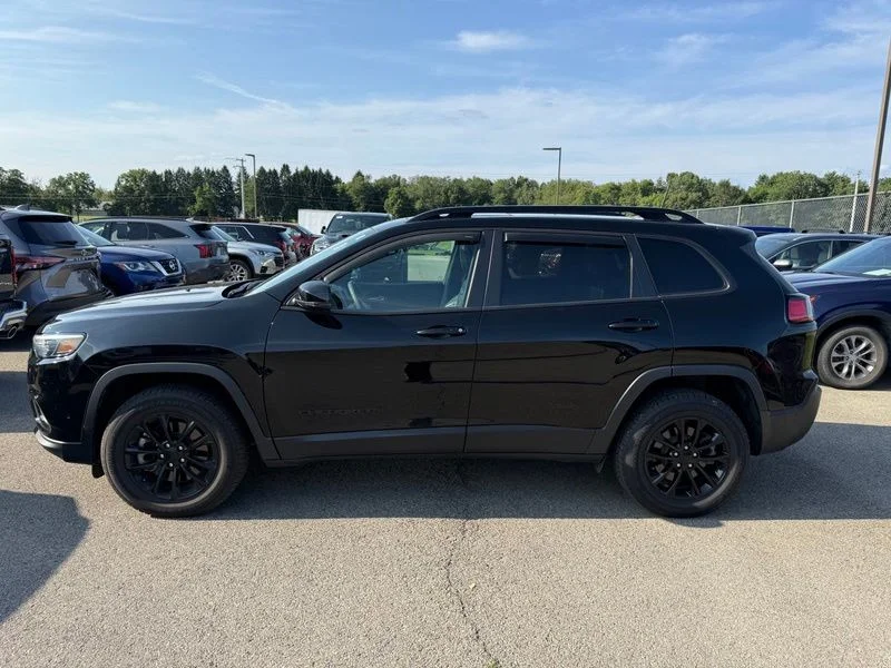 Used 2023 Black Jeep Altitude image 16