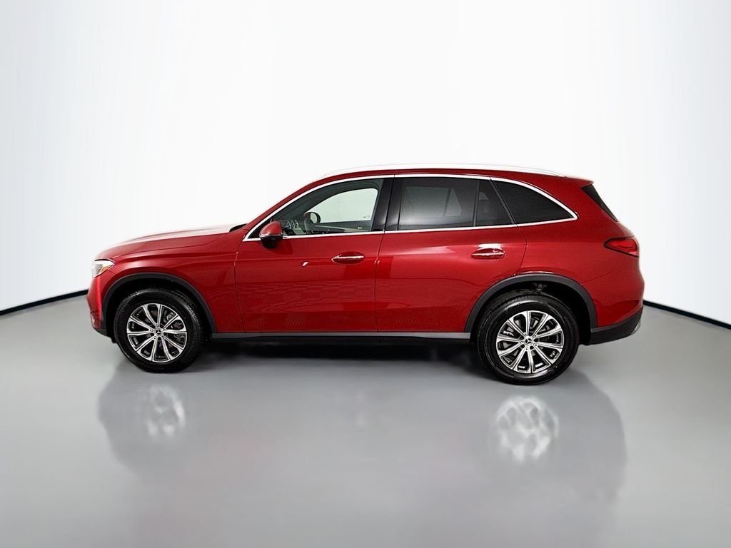 Used 2025 Red Mercedes-Benz GLC 300 image 2
