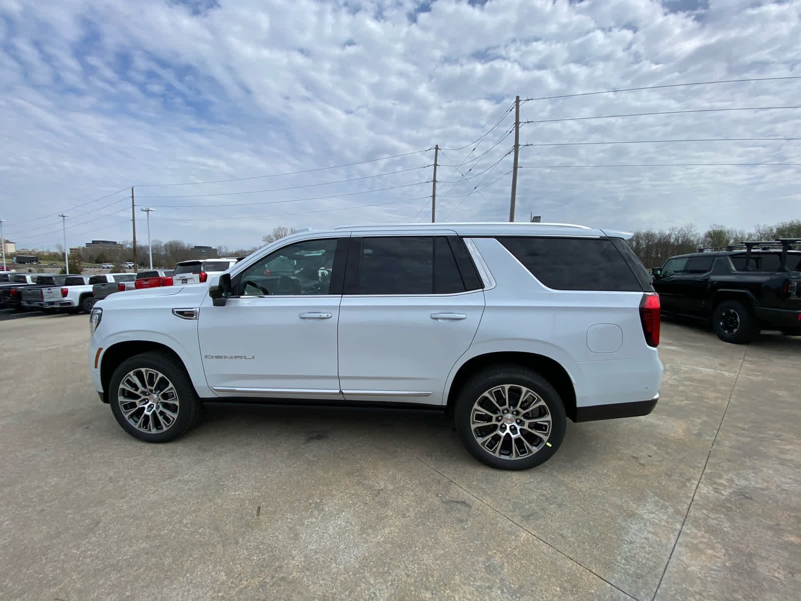 2026 GMC Yukon Denali - Photo 9