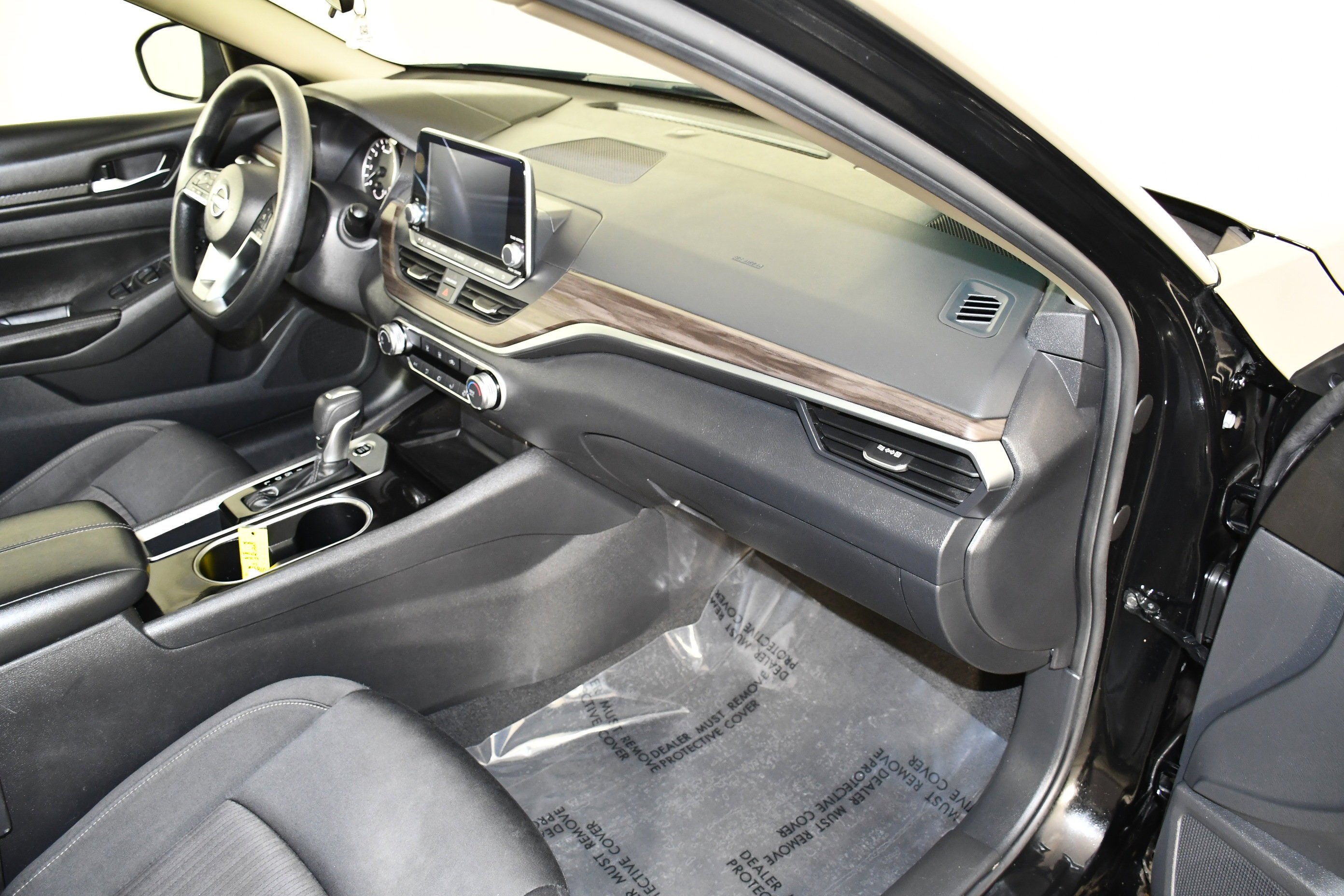 Used 2024 Super Black Nissan 2.5 SV image 40