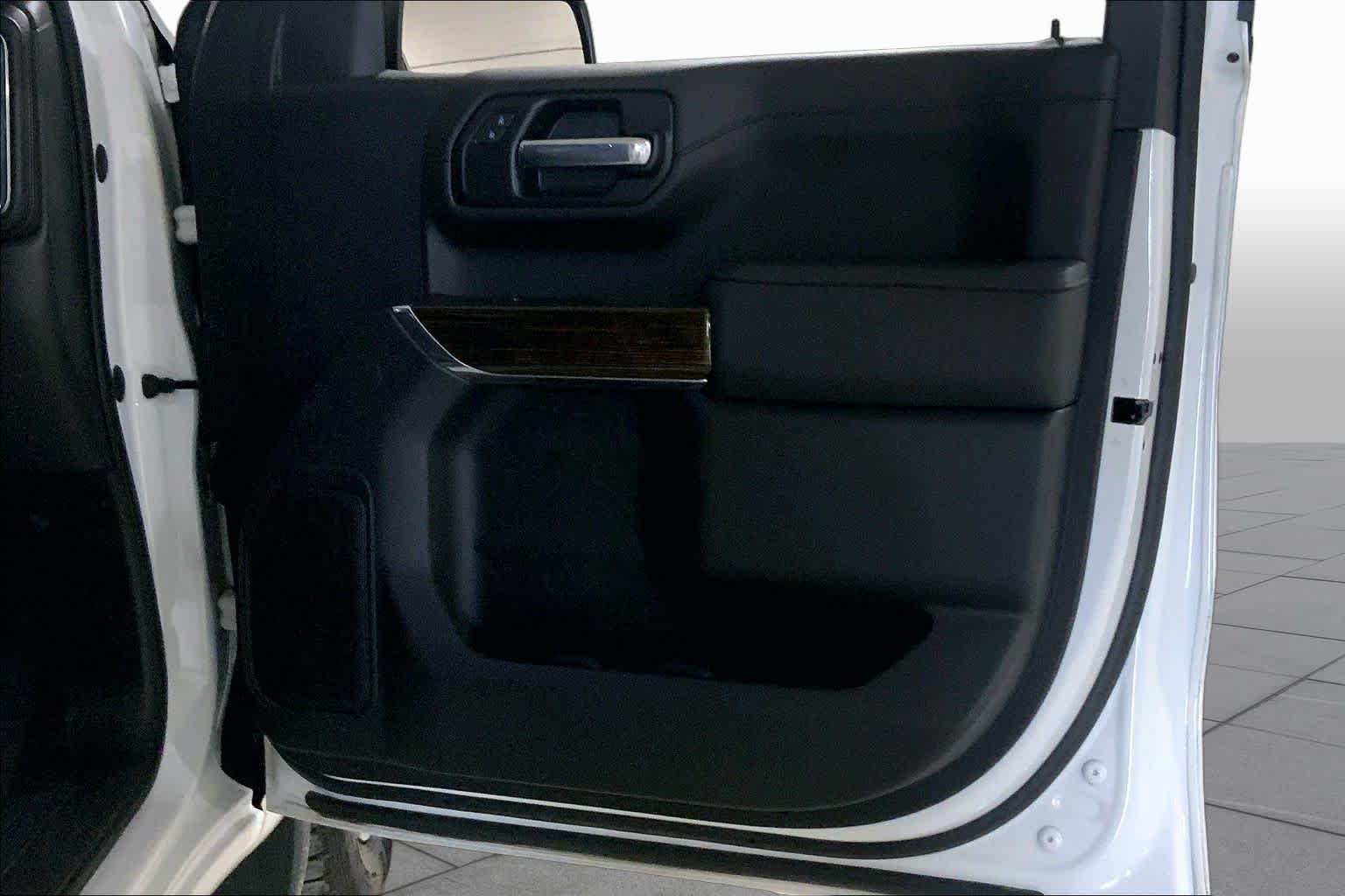 Used 2021 Summit White GMC SLE image 22