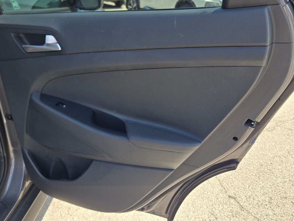 Used 2020 Gray Hyundai SE image 8