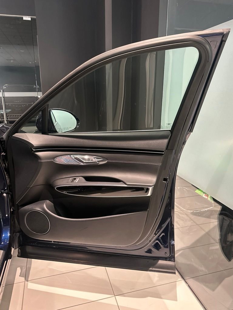2024 GENESIS GV70 Standard - Photo 18