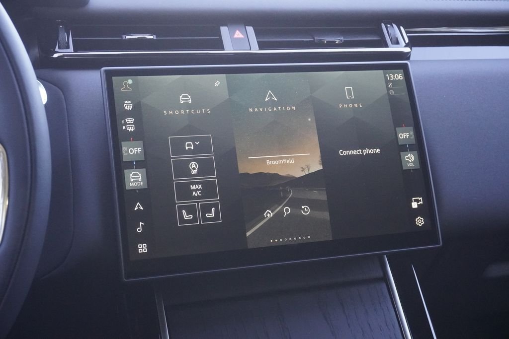 New 2026 Santorini Black Land Rover Dynamic SE image 15