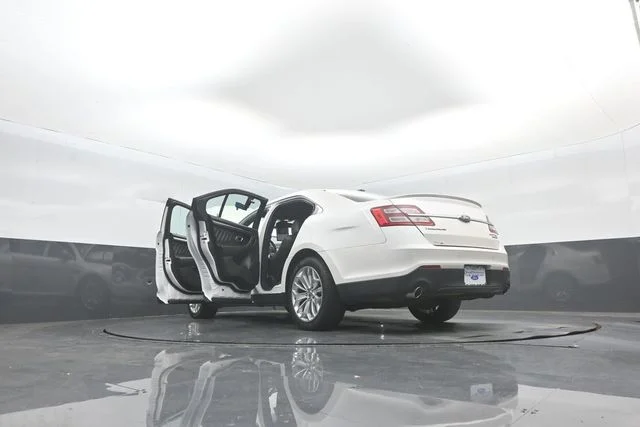 Used 2018 White Platinum Clearcoat Metallic Ford Limited image 47