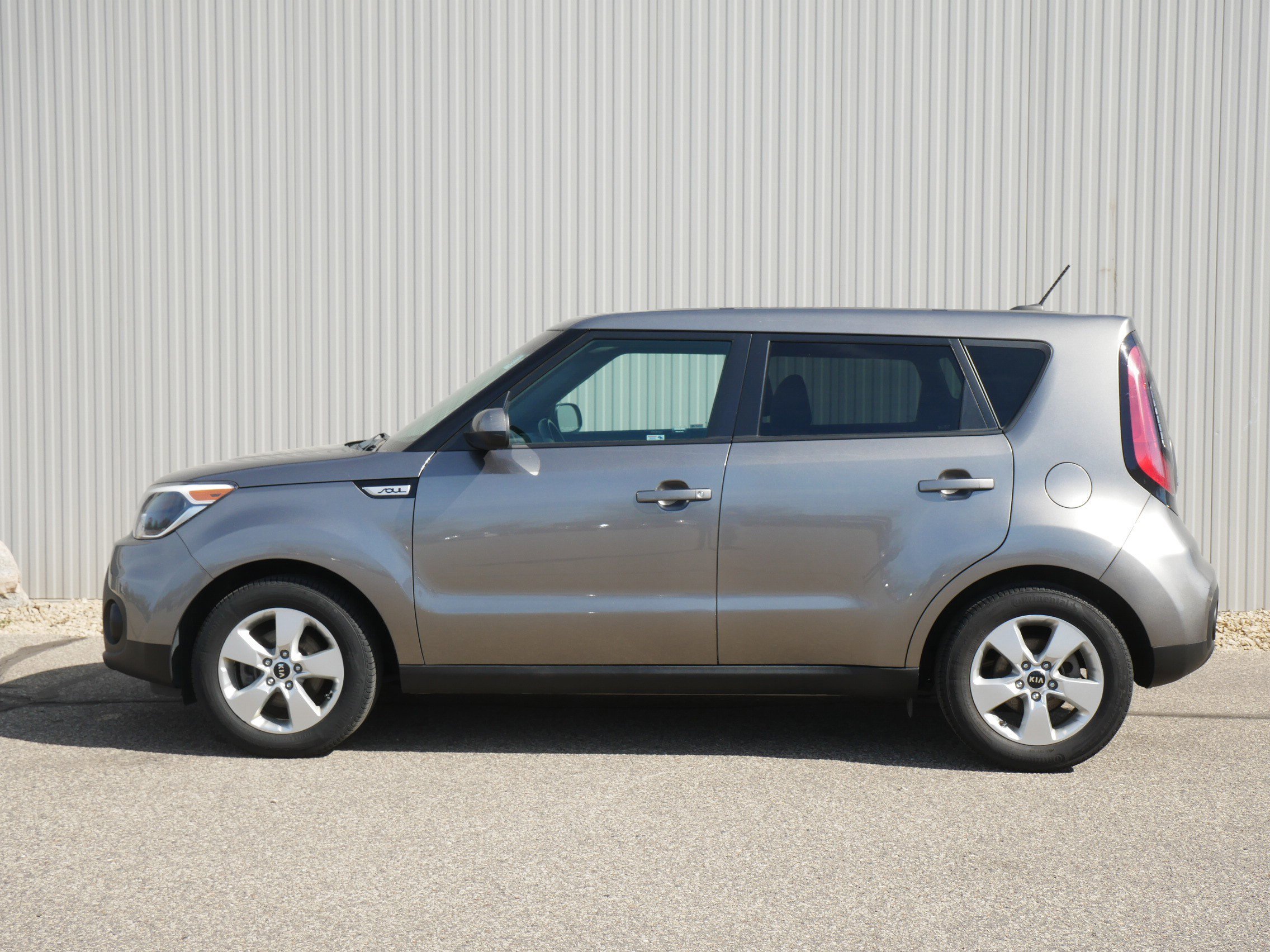 Used 2018 Kia Soul Base with VIN KNDJN2A20J7591618 for sale in Hastings, Minnesota
