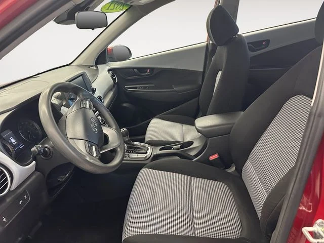 Used 2021 Red Hyundai SE image 9