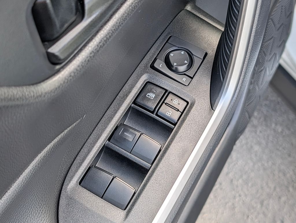 2024 Toyota RAV4 LE - Photo 18