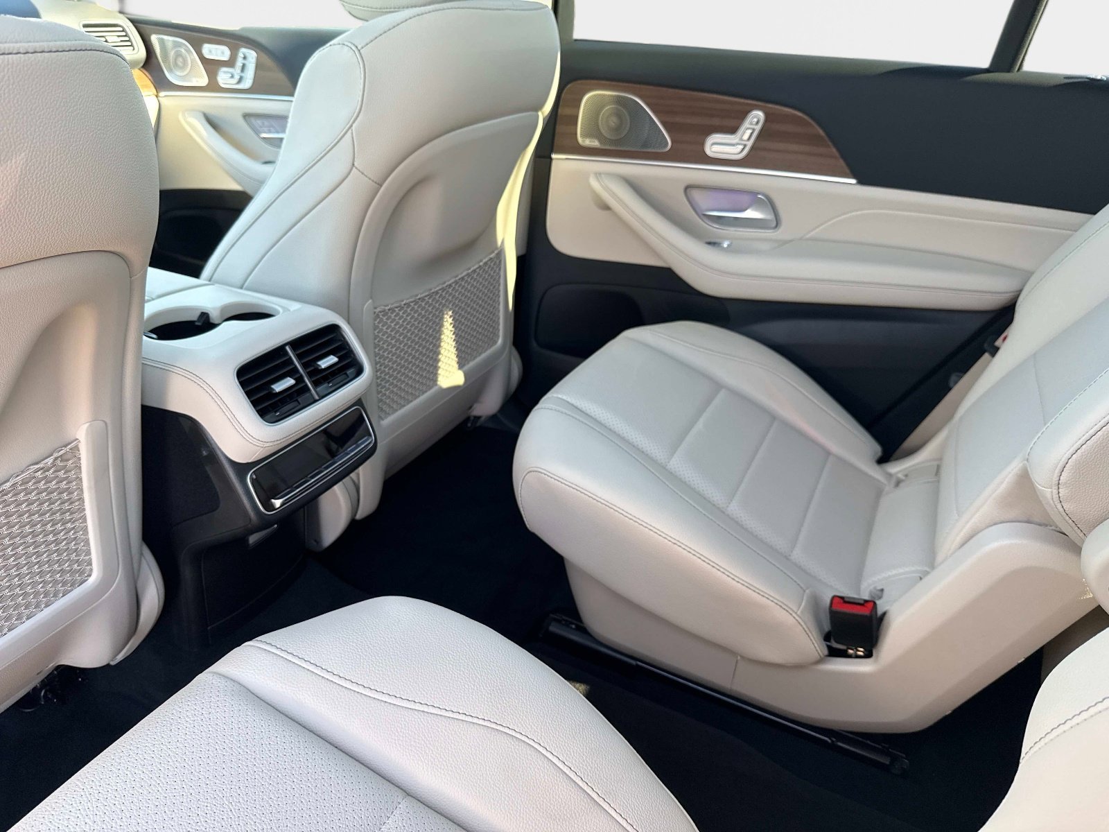 New 2026 Polar White Mercedes-Benz 450 4MATIC® SUV image 15
