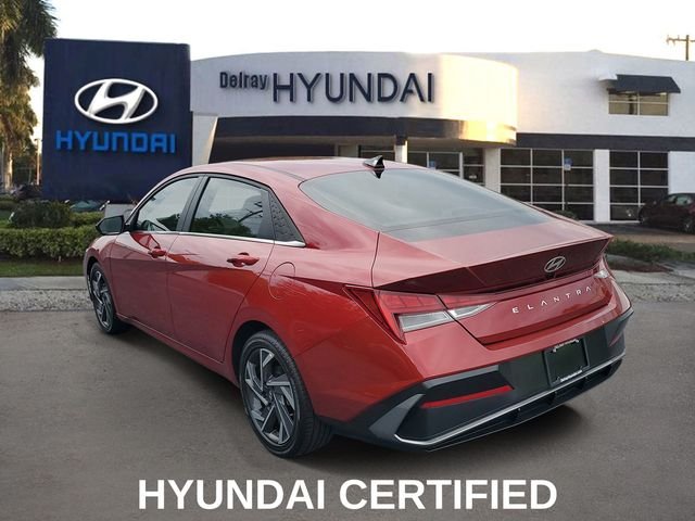 Used 2025 Red Hyundai SEL Convenience image 4