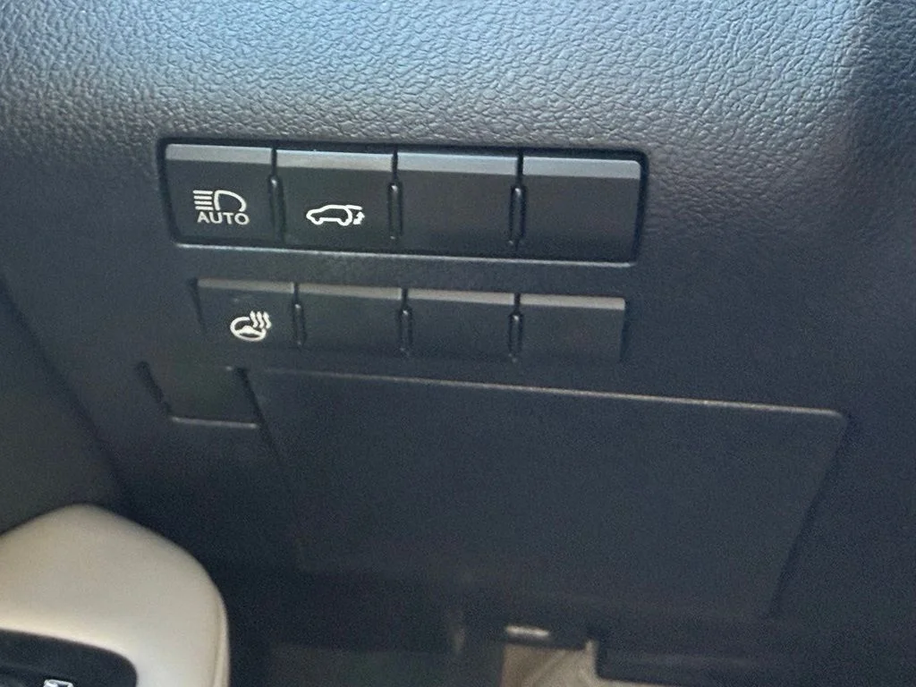 Used 2019 White Lexus 350 image 22