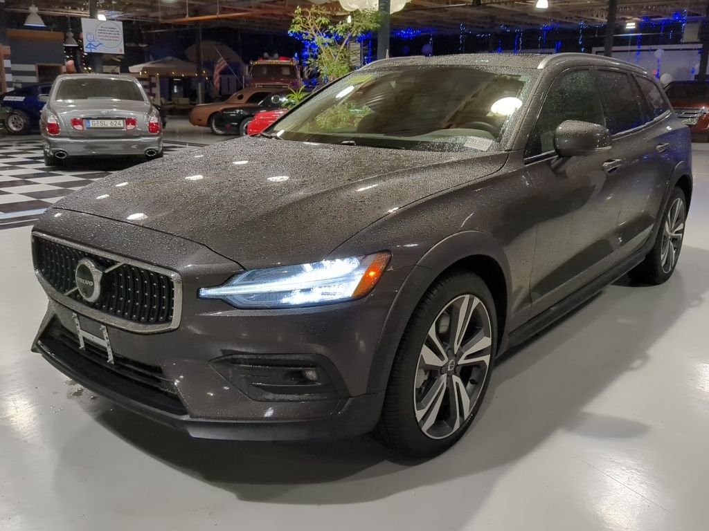 2025 Volvo V60 Cross Country