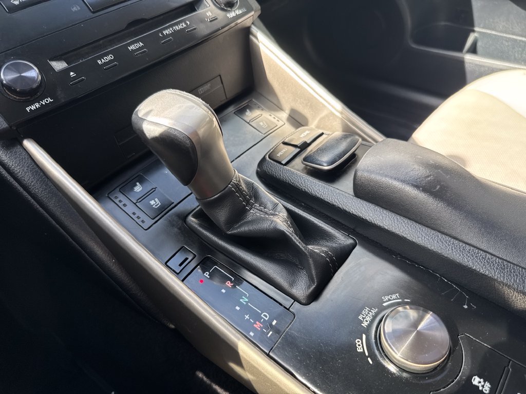 Used 2014 Atomic Silver Lexus 4DR SDN RWD image 24