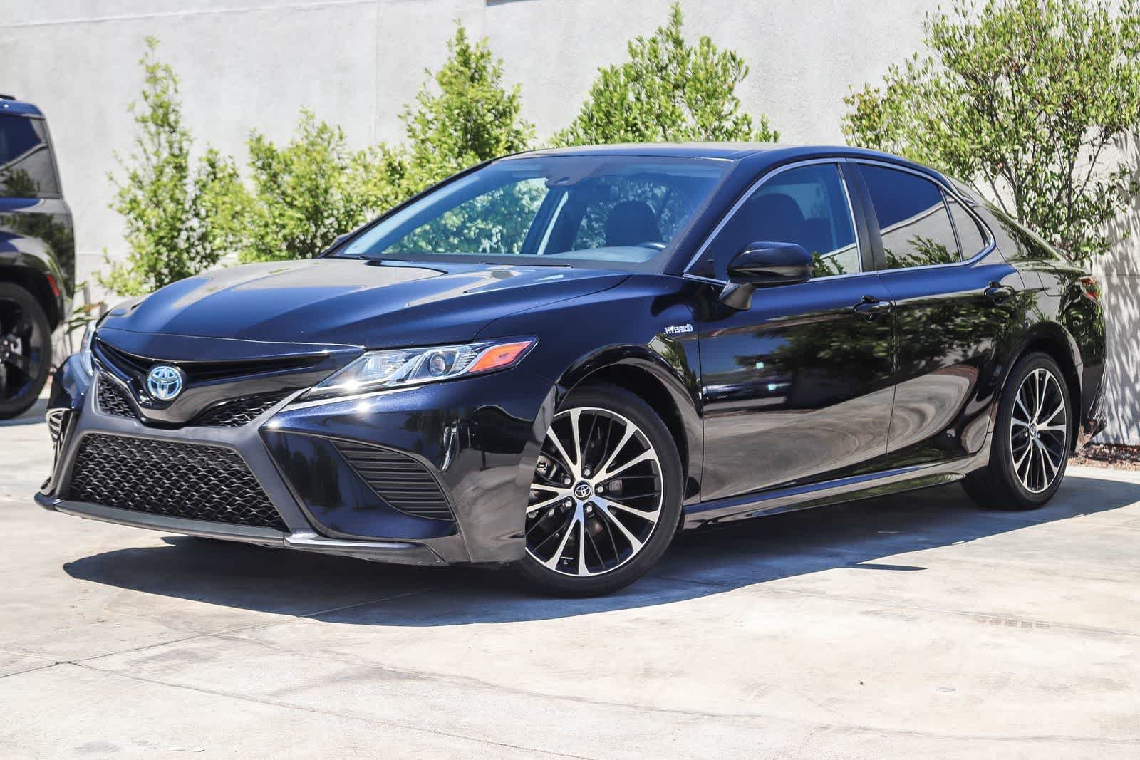 2019 Toyota Camry Hybrid SE