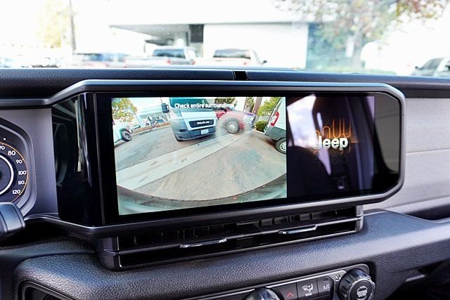 New 2026 Bright White Clear-Coat Exterior Paint Jeep Sport S image 30