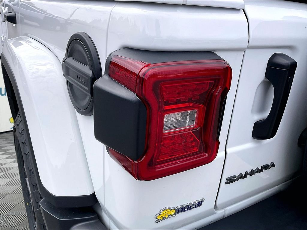 Used 2025 Bright White Clearcoat Jeep Sahara image 30