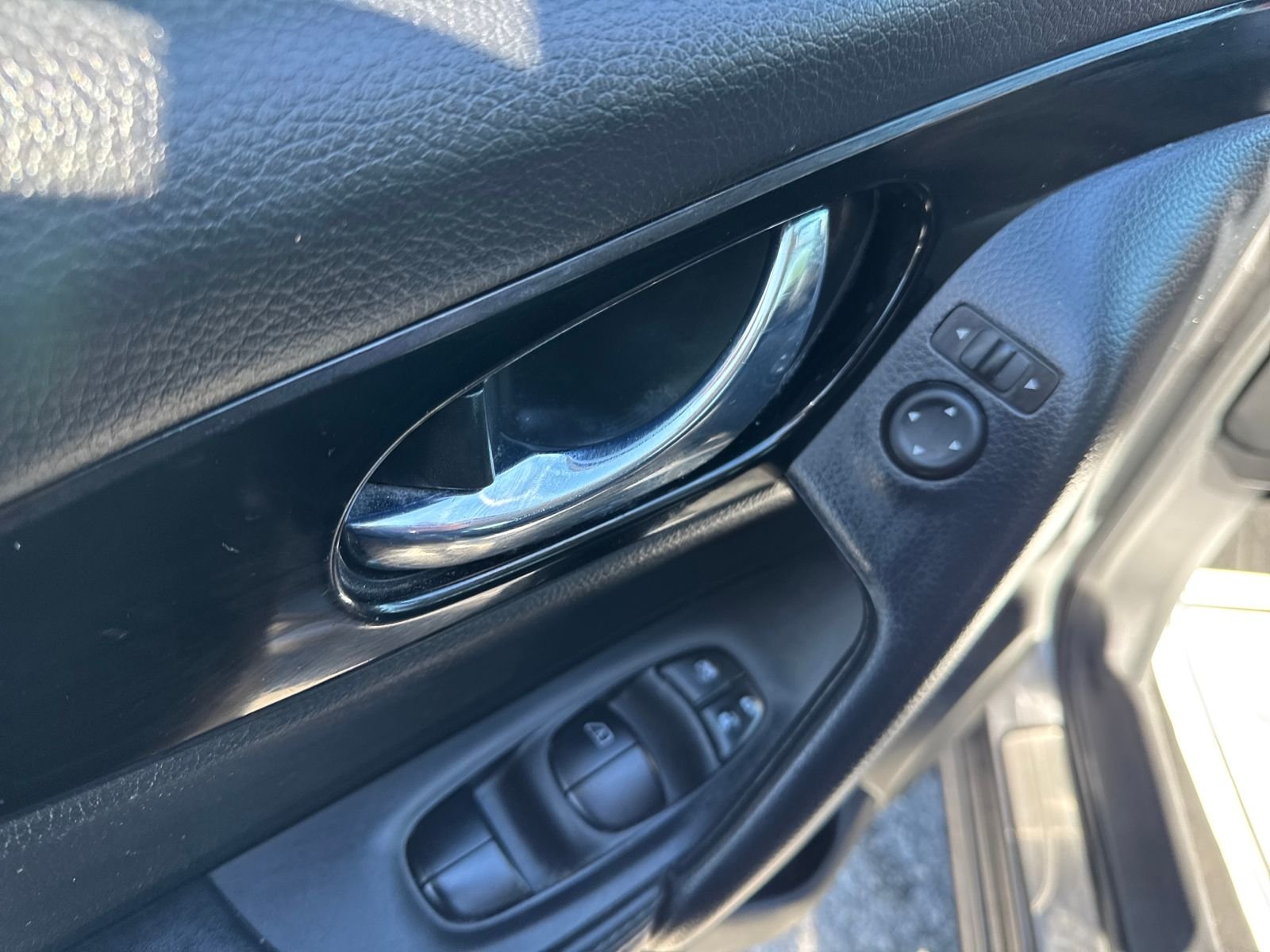 Used 2022 Gun Metallic Nissan SL image 12