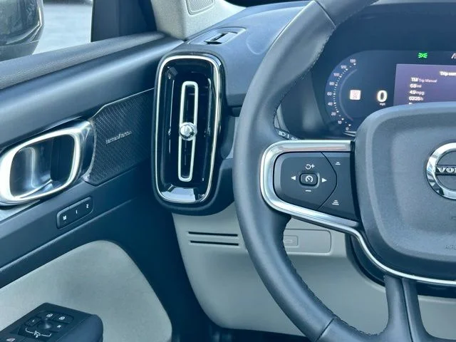 2026 Volvo XC40 Ultra - Photo 17